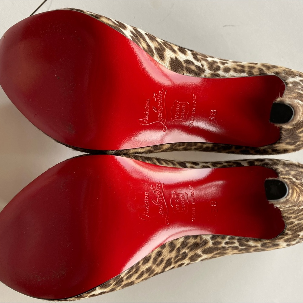 Louboutin size 38